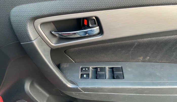 2016 Maruti Vitara Brezza ZDI PLUS DUAL TONE, Diesel, Manual, 76,349 km, Driver Side Door Panels Control