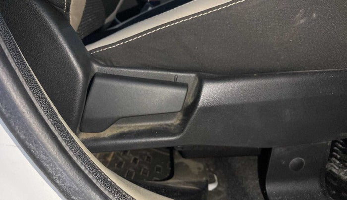 2019 Renault TRIBER RXZ, Petrol, Manual, 22,475 km, Driver Side Adjustment Panel