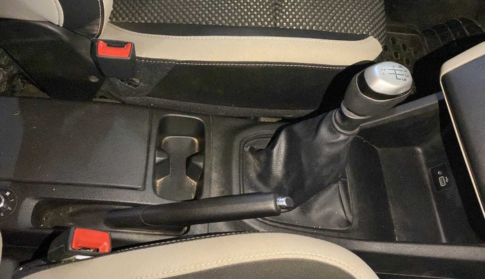2019 Renault TRIBER RXZ, Petrol, Manual, 22,475 km, Gear Lever