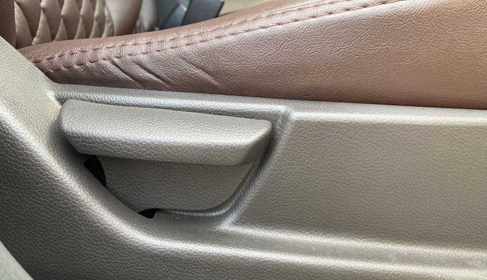 2012 Hyundai Eon D-LITE+, Petrol, Manual, 84,043 km, Driver Side Adjustment Panel