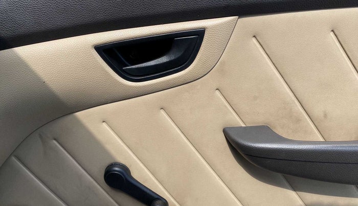 2012 Hyundai Eon D-LITE+, Petrol, Manual, 84,043 km, Driver Side Door Panels Control