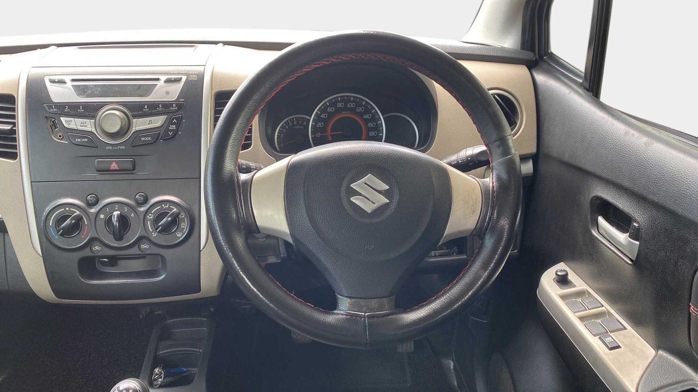 2016 Maruti Wagon R 1.0 VXI, Petrol, Manual, 72,307 km, Steering Wheel Close Up