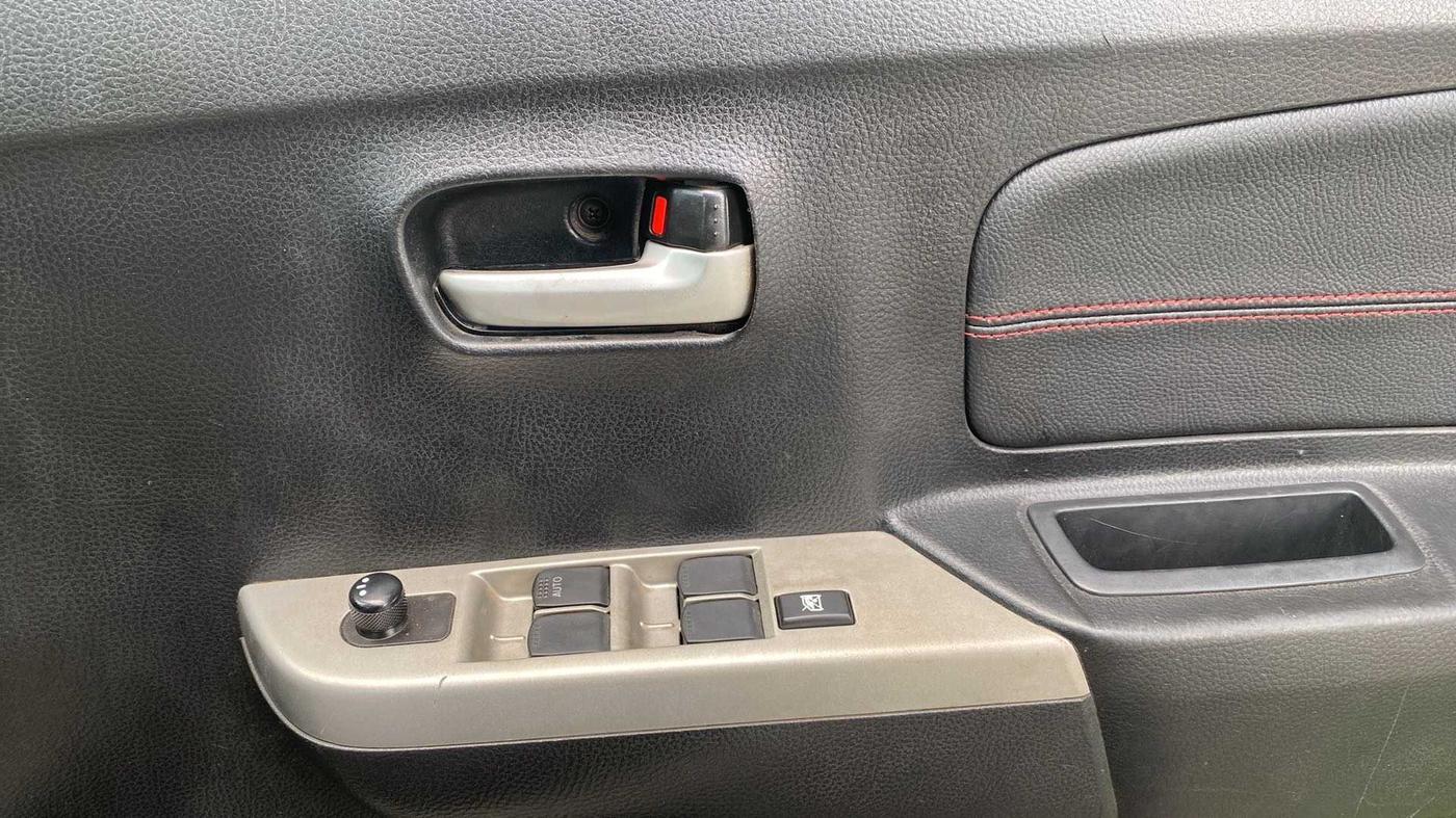 2016 Maruti Wagon R 1.0 VXI, Petrol, Manual, 72,307 km, Driver Side Door Panels Control