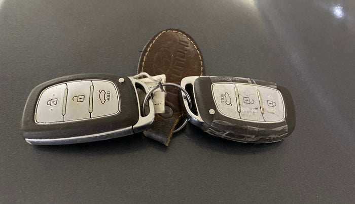 2016 Hyundai Grand i10 ASTA (O) 1.2 KAPPA VTVT, CNG, Manual, 1,16,049 km, Key Close Up