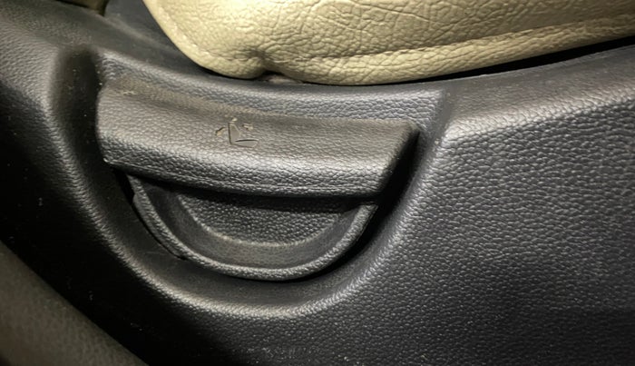 2016 Hyundai Grand i10 ASTA (O) 1.2 KAPPA VTVT, CNG, Manual, 1,16,049 km, Driver Side Adjustment Panel