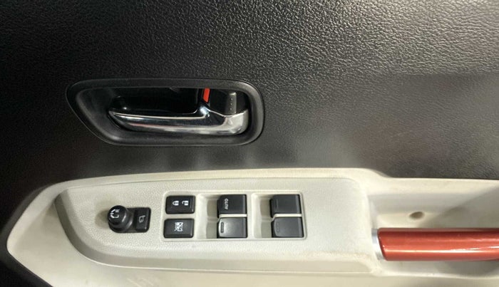 2017 Maruti IGNIS ALPHA 1.2 DUAL TONE, CNG, Manual, 63,854 km, Driver Side Door Panels Control