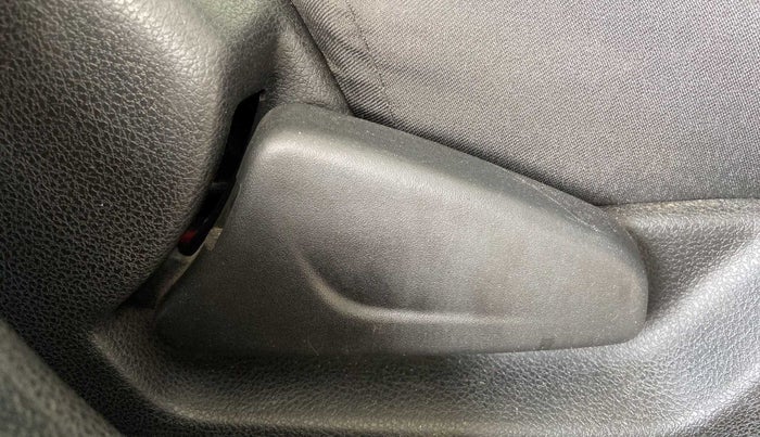 2022 Renault Kwid RXT 1.0 AMT, Petrol, Automatic, 23,156 km, Driver Side Adjustment Panel