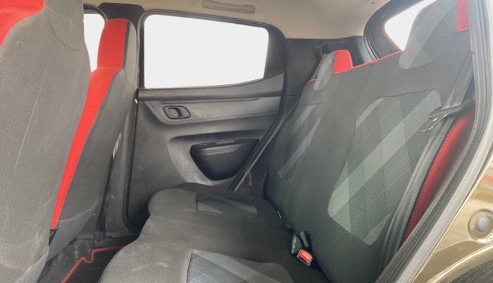 2022 Renault Kwid RXT 1.0 AMT, Petrol, Automatic, 23,156 km, Right Side Rear Door Cabin