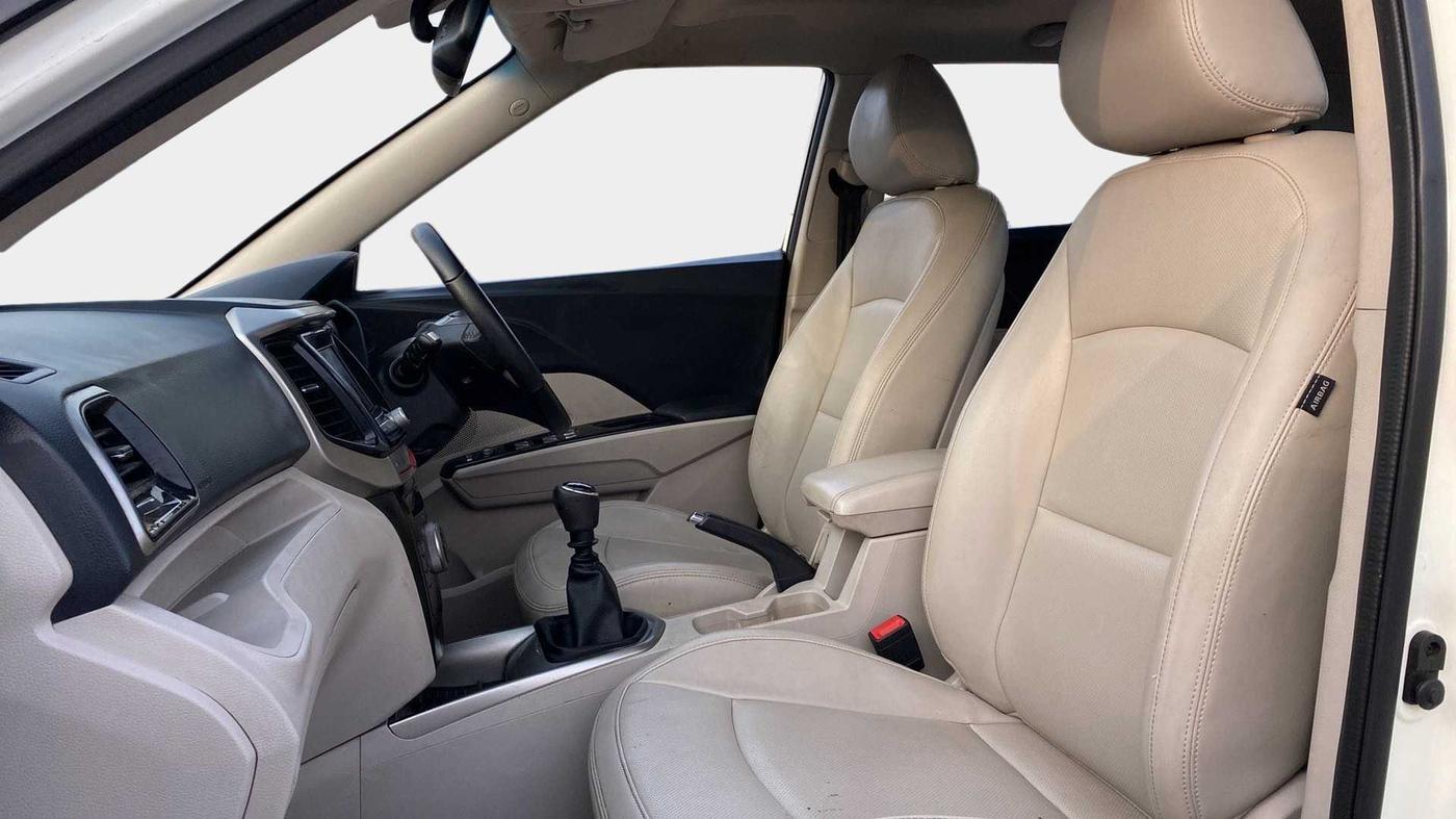 2019 Mahindra XUV300 W8 (O) 1.5 DIESEL, Diesel, Manual, 56,293 km, Right Side Front Door Cabin