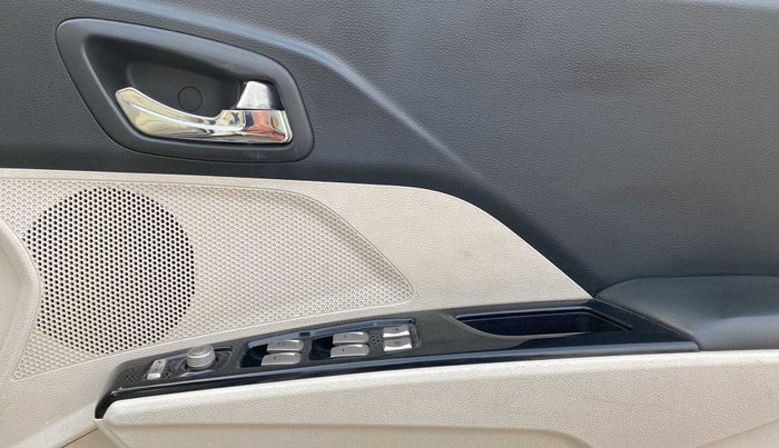 2019 Mahindra XUV300 W8 (O) 1.5 DIESEL, Diesel, Manual, 56,293 km, Driver Side Door Panels Control