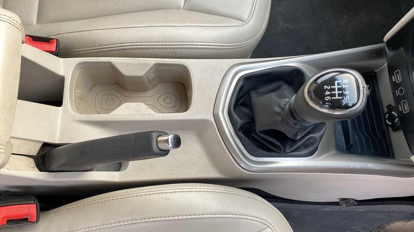 2019 Mahindra XUV300 W8 (O) 1.5 DIESEL, Diesel, Manual, 56,293 km, Gear Lever