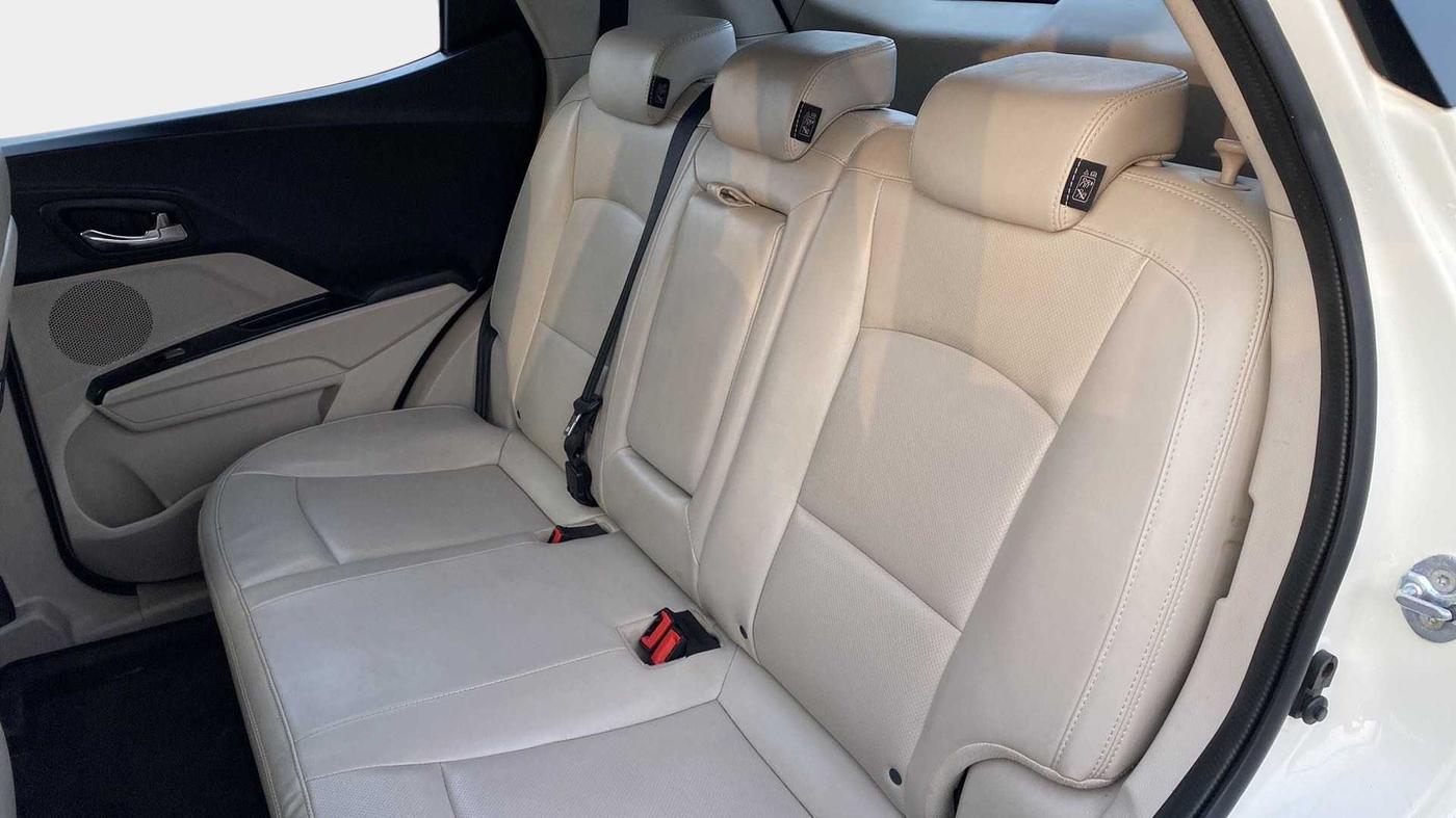 2019 Mahindra XUV300 W8 (O) 1.5 DIESEL, Diesel, Manual, 56,293 km, Right Side Rear Door Cabin