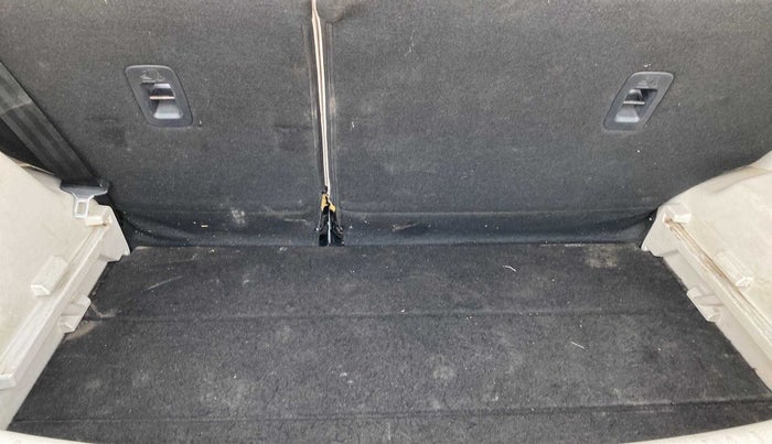 2019 Mahindra XUV300 W8 (O) 1.5 DIESEL, Diesel, Manual, 56,293 km, Boot Inside