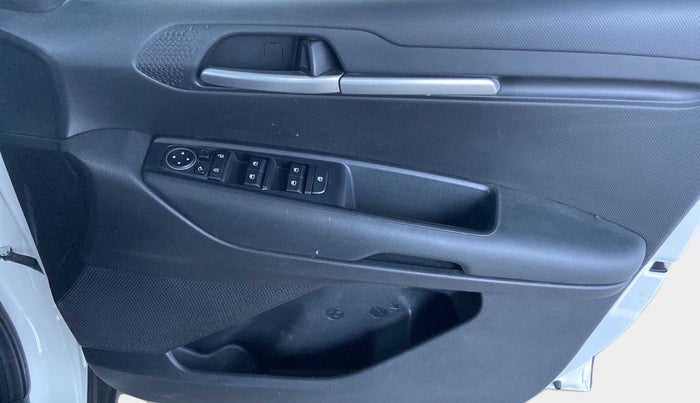 2020 KIA SONET HTK PLUS 1.0 IMT, Petrol, Manual, 25,319 km, Driver Side Door Panels Control