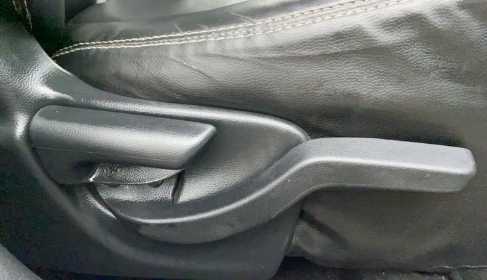 2016 Honda BR-V 1.5L I- DTEC V, Diesel, Manual, 95,136 km, Driver Side Adjustment Panel