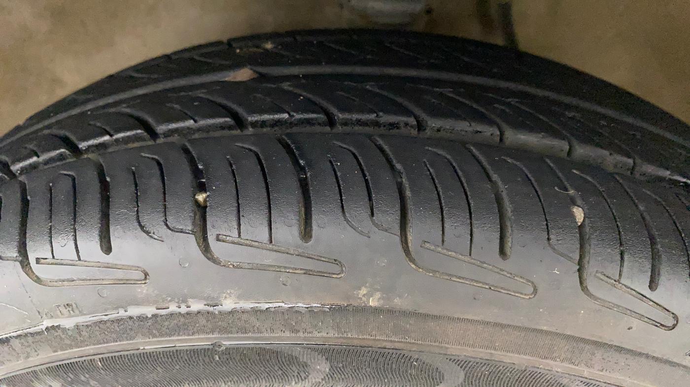 2016 Maruti Alto 800 LXI, Petrol, Manual, 15,487 km, Left Front Tyre Tread