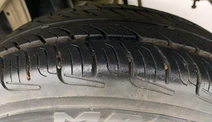 2016 Maruti Alto 800 LXI, Petrol, Manual, 15,487 km, Left Rear Tyre Tread