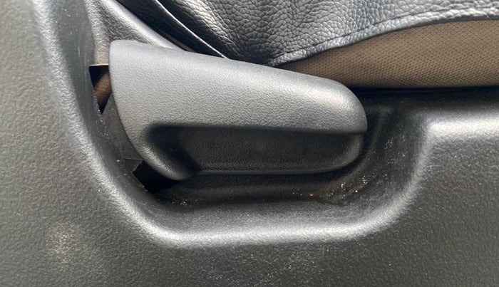 2017 Maruti Wagon R 1.0 LXI CNG, CNG, Manual, 73,456 km, Driver Side Adjustment Panel