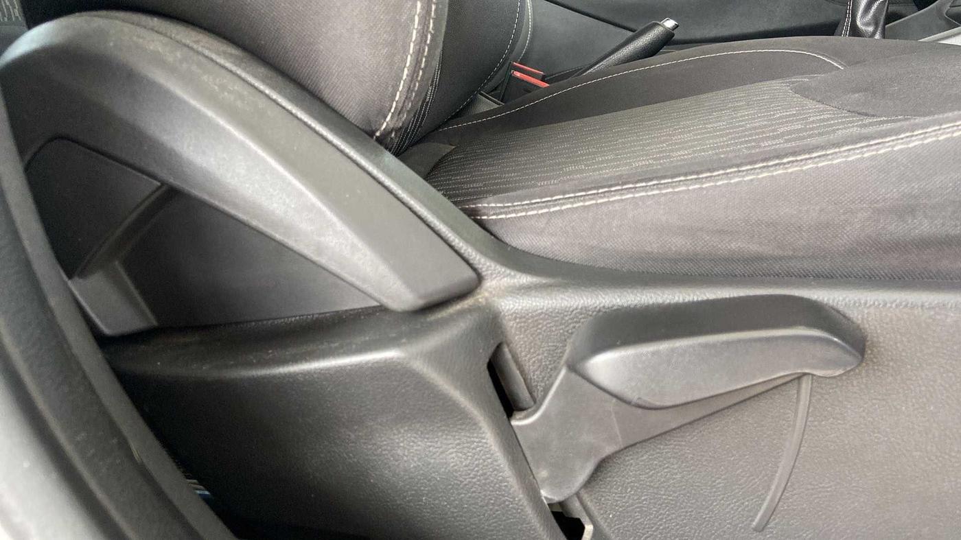 2020 Ford New Figo TITANIUM 1.2 PETROL MT, Petrol, Manual, 58,290 km, Driver Side Adjustment Panel
