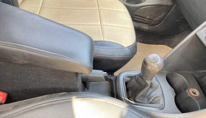 2014 Volkswagen Polo COMFORTLINE 1.2L, Petrol, Manual, 85,943 km, Gear Lever