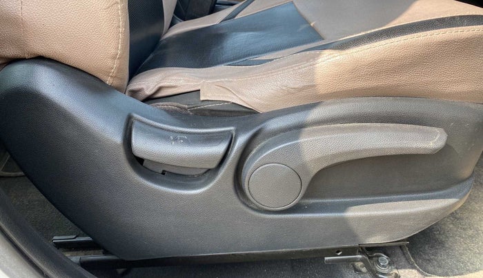 2015 Hyundai Creta SX PLUS 1.6 PETROL, Petrol, Manual, 51,906 km, Driver Side Adjustment Panel