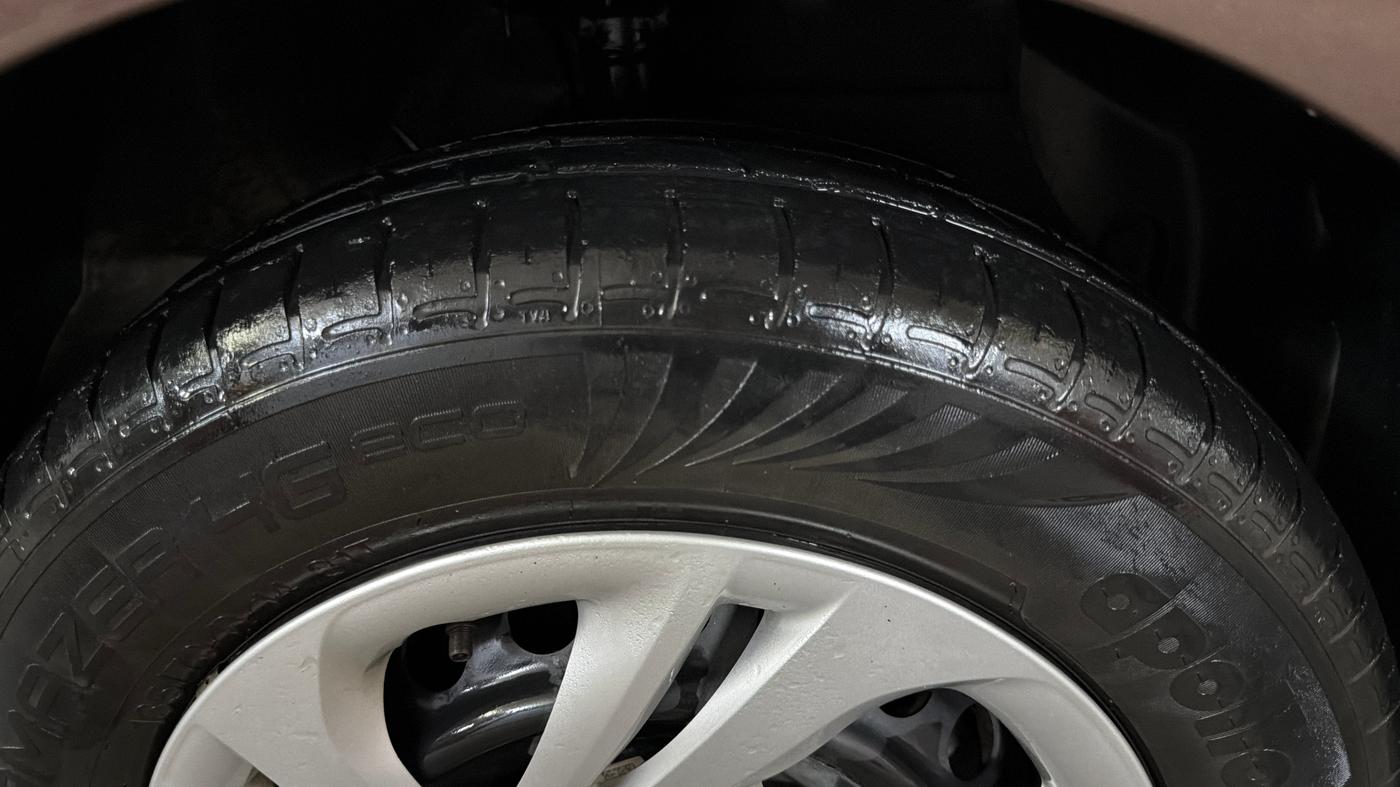 2020 Hyundai AURA S 1.2, Petrol, Manual, 33,966 km, Right Front Tyre Tread