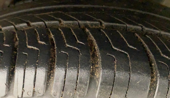 2015 Honda Brio VX MT, Petrol, Manual, 55,918 km, Left Rear Tyre Tread