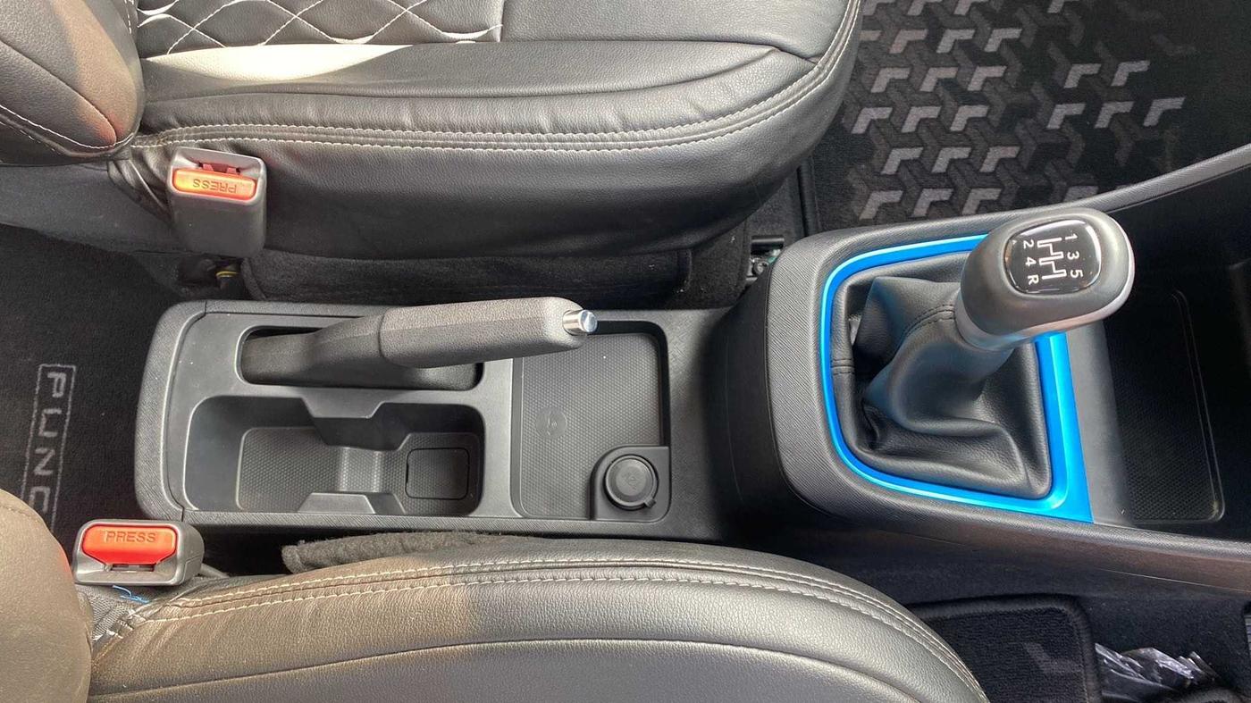 2022 Tata PUNCH CREATIVE  MT, Petrol, Manual, 2,930 km, Gear Lever