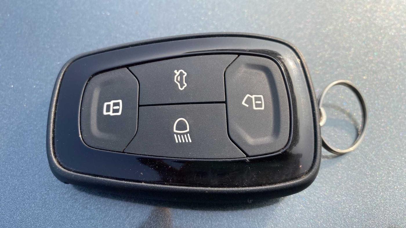 2022 Tata PUNCH CREATIVE  MT, Petrol, Manual, 2,930 km, Key Close Up
