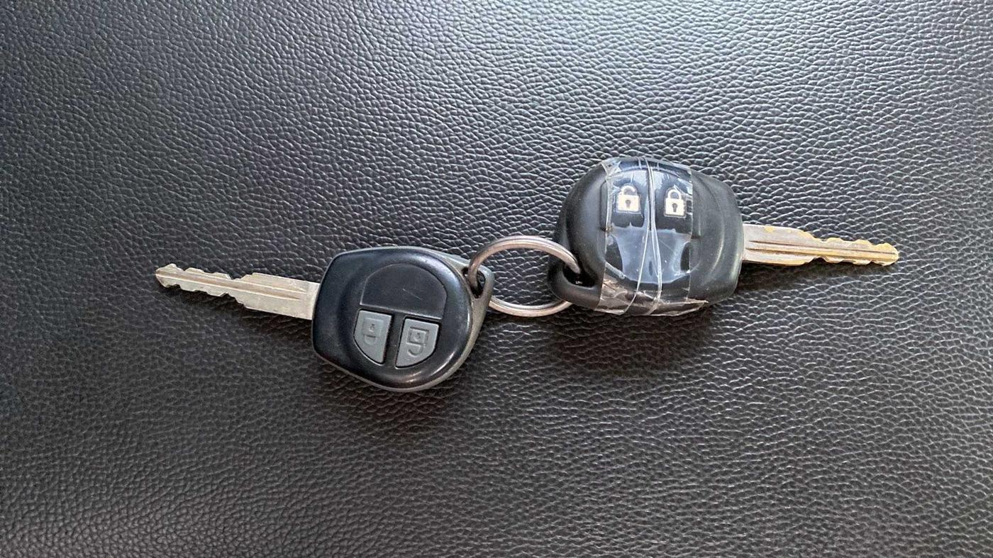 2015 Maruti Swift VXI, Petrol, Manual, 99,855 km, Key Close Up