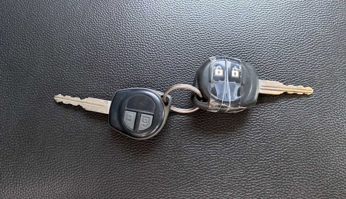 2015 Maruti Swift VXI, Petrol, Manual, 99,855 km, Key Close Up