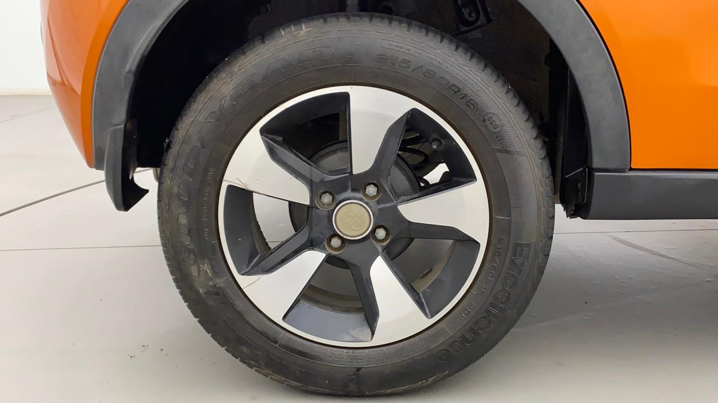 2018 Tata NEXON XZA PLUS PETROL DUAL TONE, Petrol, Automatic, 27,411 km, Right Rear Wheel