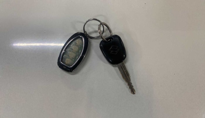 2015 Maruti Alto K10 VXI, Petrol, Manual, 34,392 km, Key Close Up