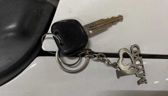 2016 Maruti Eeco 5 STR WITH A/C+HTR, CNG, Manual, 1,02,349 km, Key Close Up