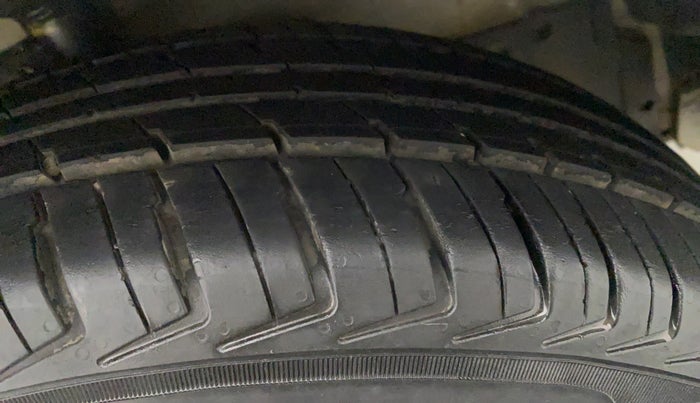 2012 Maruti A Star LXI, Petrol, Manual, 31,580 km, Left Front Tyre Tread