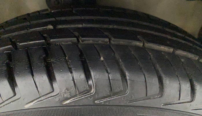 2012 Maruti A Star LXI, Petrol, Manual, 31,580 km, Right Front Tyre Tread