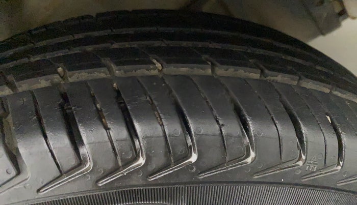 2012 Maruti A Star LXI, Petrol, Manual, 31,580 km, Left Rear Tyre Tread