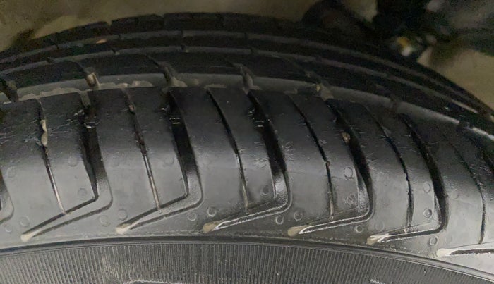 2012 Maruti A Star LXI, Petrol, Manual, 31,580 km, Right Rear Tyre Tread