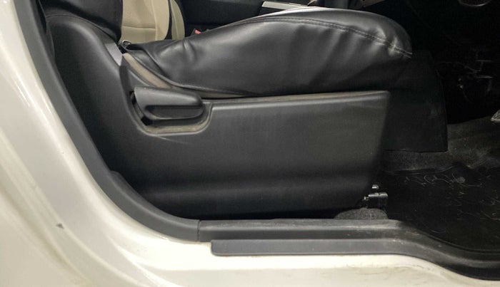 2014 Maruti Wagon R 1.0 VXI, Petrol, Manual, 21,135 km, Driver Side Adjustment Panel