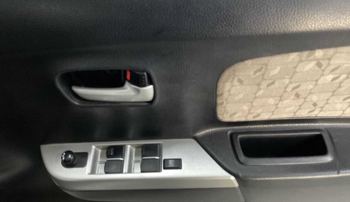 2014 Maruti Wagon R 1.0 VXI, Petrol, Manual, 21,135 km, Driver Side Door Panels Control