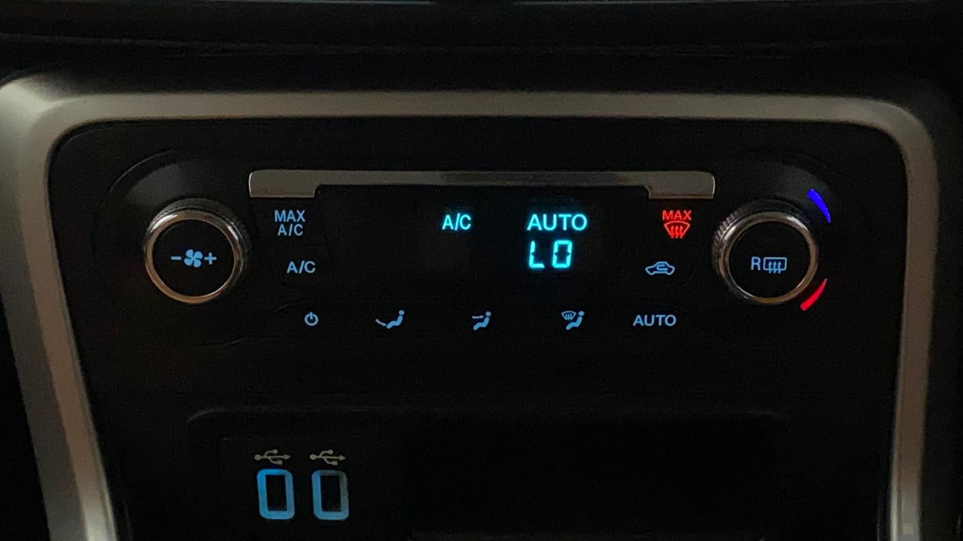 2018 Ford Ecosport TITANIUM 1.5L DIESEL, Diesel, Manual, 1,17,875 km, Automatic Climate Control
