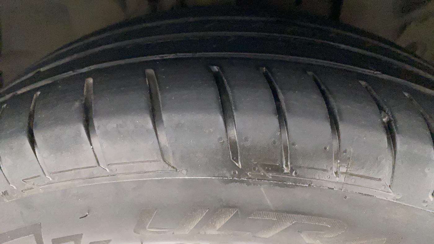 2018 Ford Ecosport TITANIUM 1.5L DIESEL, Diesel, Manual, 1,17,875 km, Right Front Tyre Tread