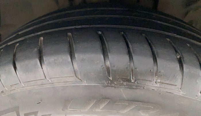 2018 Ford Ecosport TITANIUM 1.5L DIESEL, Diesel, Manual, 1,17,875 km, Right Front Tyre Tread