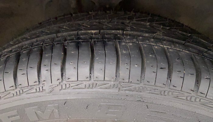 2012 Maruti Alto K10 VXI, Petrol, Manual, 68,368 km, Right Front Tyre Tread