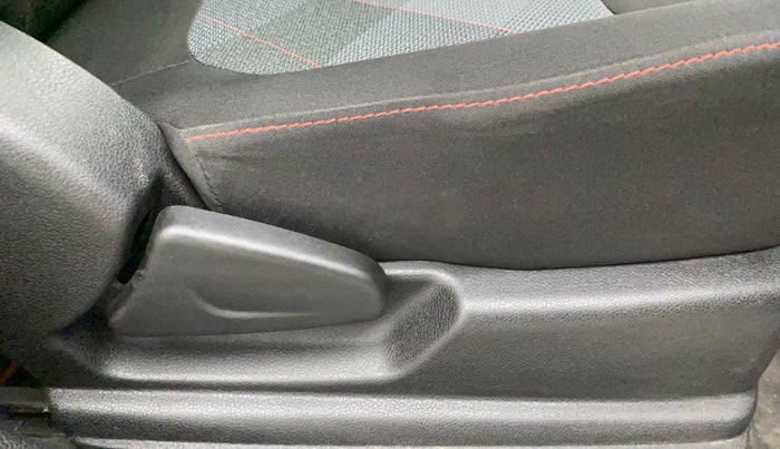 2021 Renault Kwid RXT 1.0 (O), Petrol, Manual, 25,994 km, Driver Side Adjustment Panel