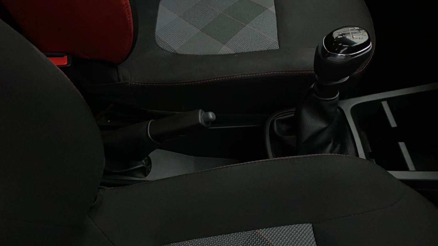 2021 Renault Kwid RXT 1.0 (O), Petrol, Manual, 25,994 km, Gear Lever