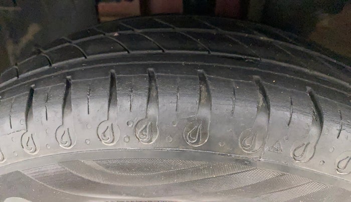 2021 Renault Kwid RXT 1.0 (O), Petrol, Manual, 25,994 km, Left Front Tyre Tread