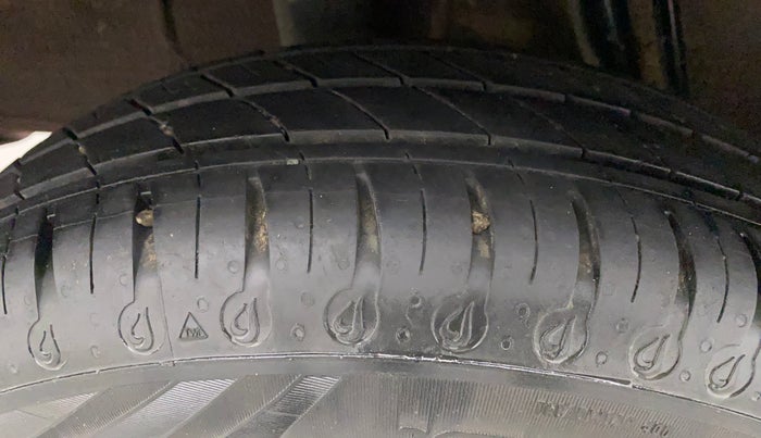 2021 Renault Kwid RXT 1.0 (O), Petrol, Manual, 25,994 km, Right Rear Tyre Tread