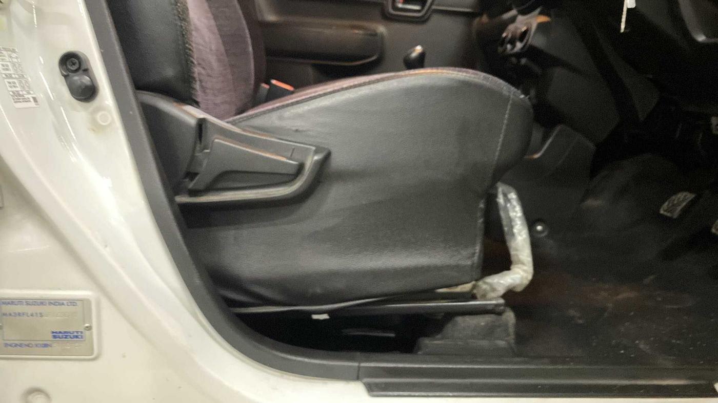 2020 Maruti S PRESSO VXI, Petrol, Manual, 29,001 km, Driver Side Adjustment Panel