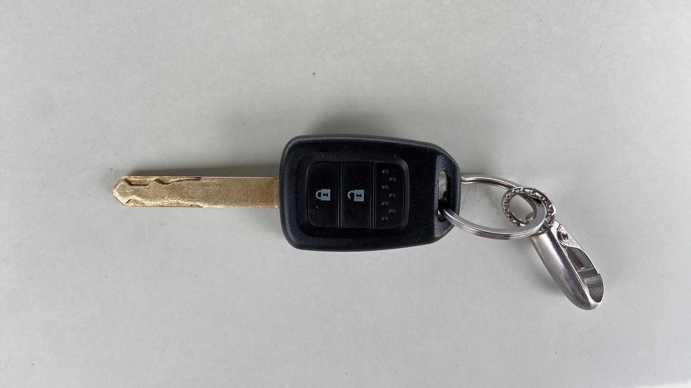 2016 Honda Jazz 1.2L I-VTEC SV, Petrol, Manual, 1,24,159 km, Key Close Up